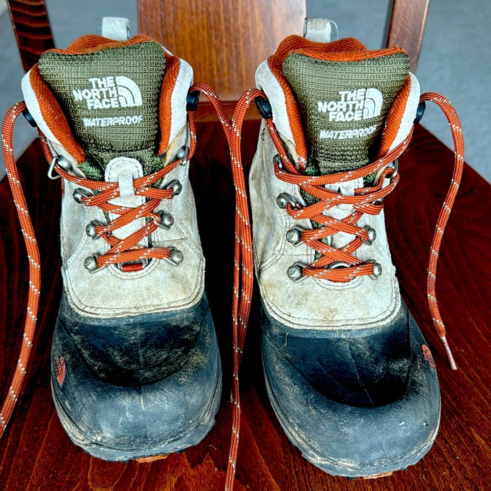 North Face children’s snow/weatherproof/hiking boot